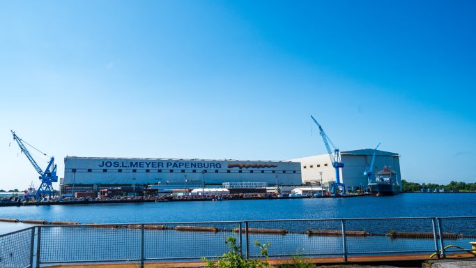Besichtigung der Meyer Werft.