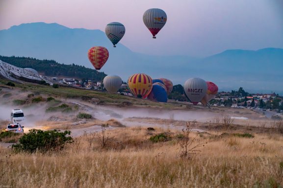 Ballon fahren zum Sonnenaufgang.